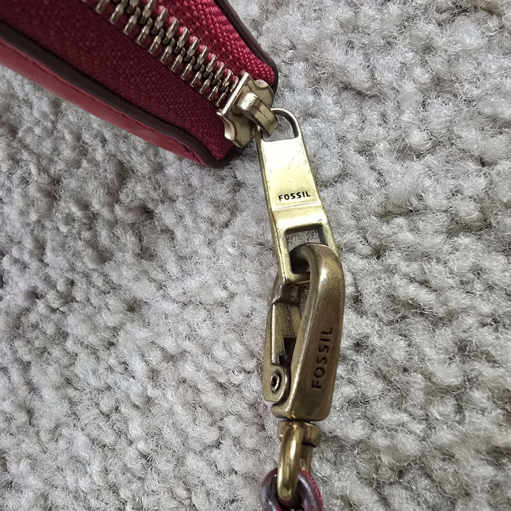 Fossil Wallet Emma Crimson Red Full Zip Large Wrislet Leather Clutch Organizer - Picture 6 of 7